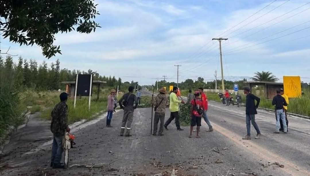 Famílias realizaram protesto na estrada de Itaúnas contra despejo de áreas em Angelim