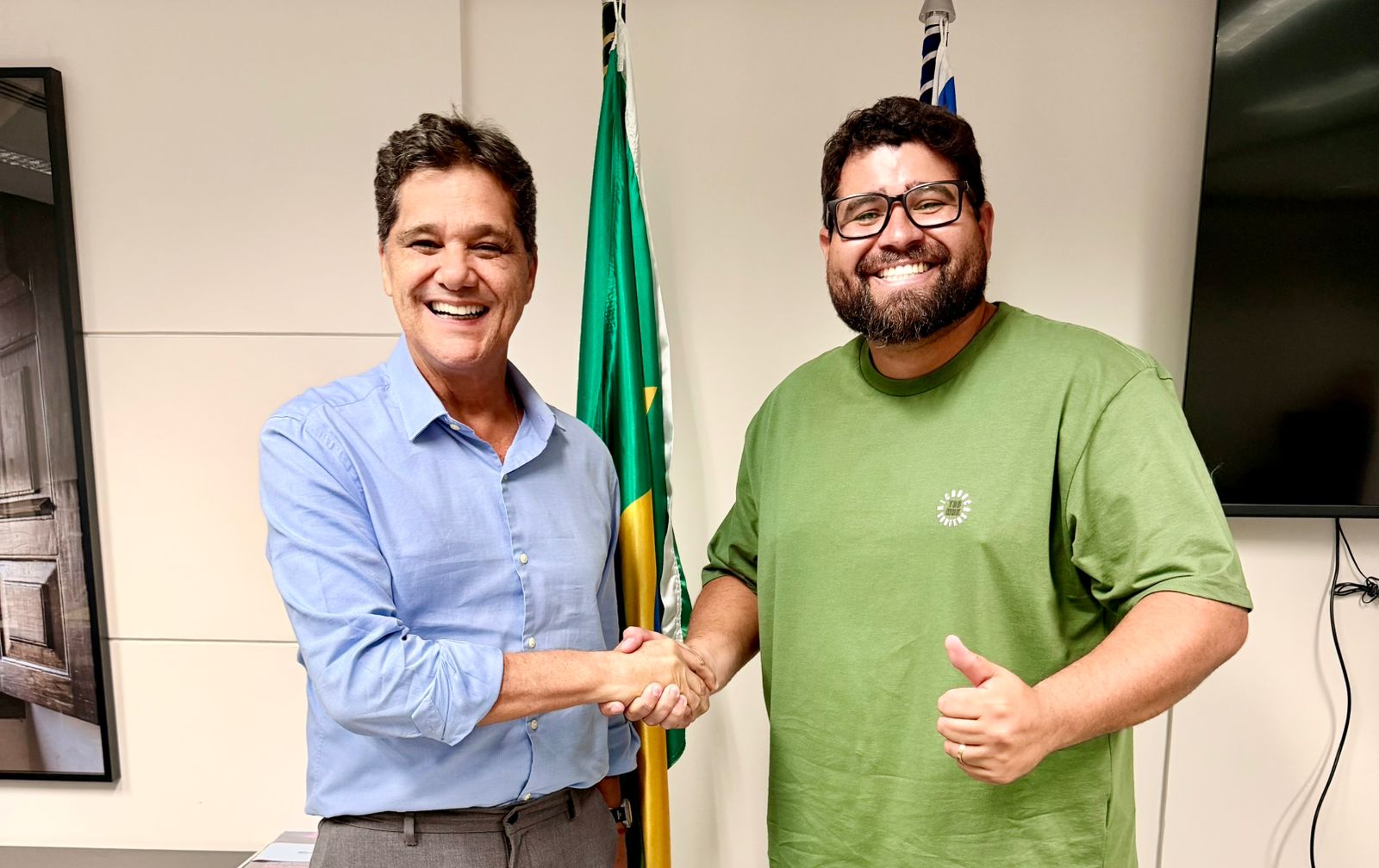 O aperto de mão entre o Palácio e Linhares