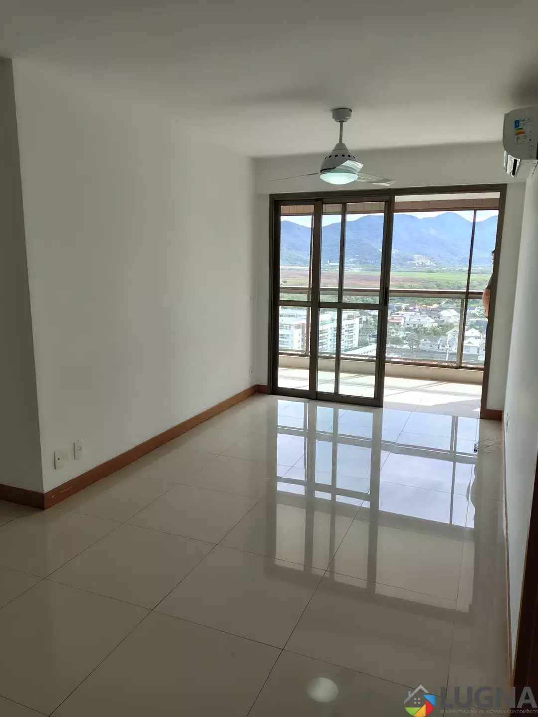 VENDA RECREIO 780MIL - varandão,  3 quartos (1 suite) com armários, 2 banheiros com box e armários, 1 lavabo, sala, cozinha com armários e aparelhos elétricos.