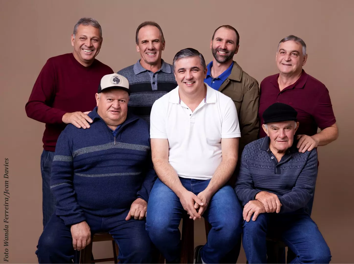 Festa de São João: Varais de bandeirolas, quadrilha e fogueira gigante