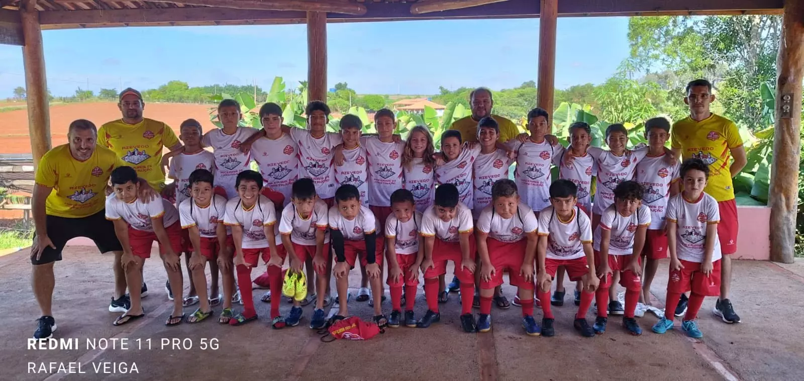 Escolinha de futebol Jovens Talentos de Coronel Macedo, ganham espaço no esporte e revelam promessas para o futebol nacional