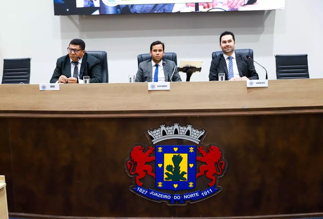 Câmara Municipal de Juazeiro do Norte discute problemas na saúde e infraestrutura durante sessão ordinária