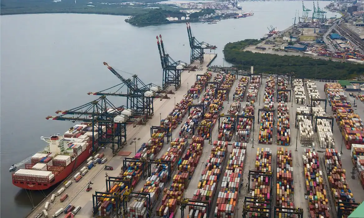 Ceará decreta situação de emergência por tarifaço e amplia mitigação