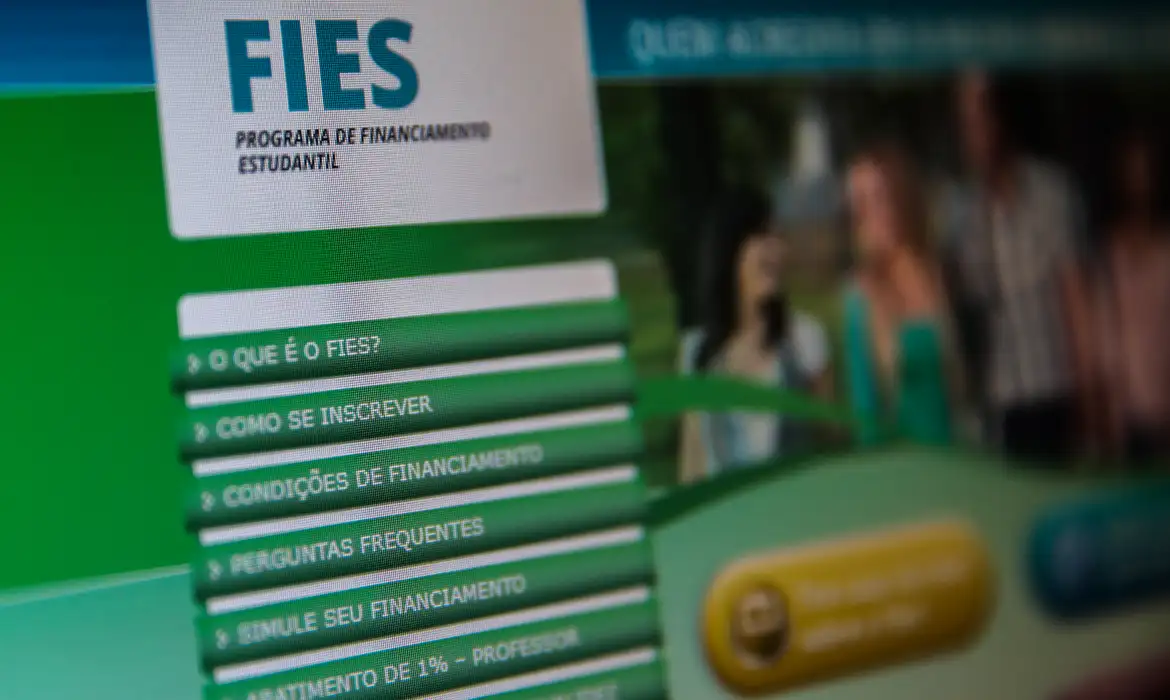 Fies 2026: prazo para aluno complementar inscrição termina nesta terça