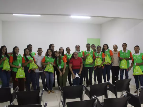 Prefeitura entrega fardamento aos Agentes Jovens Ambientais em Granjeiro