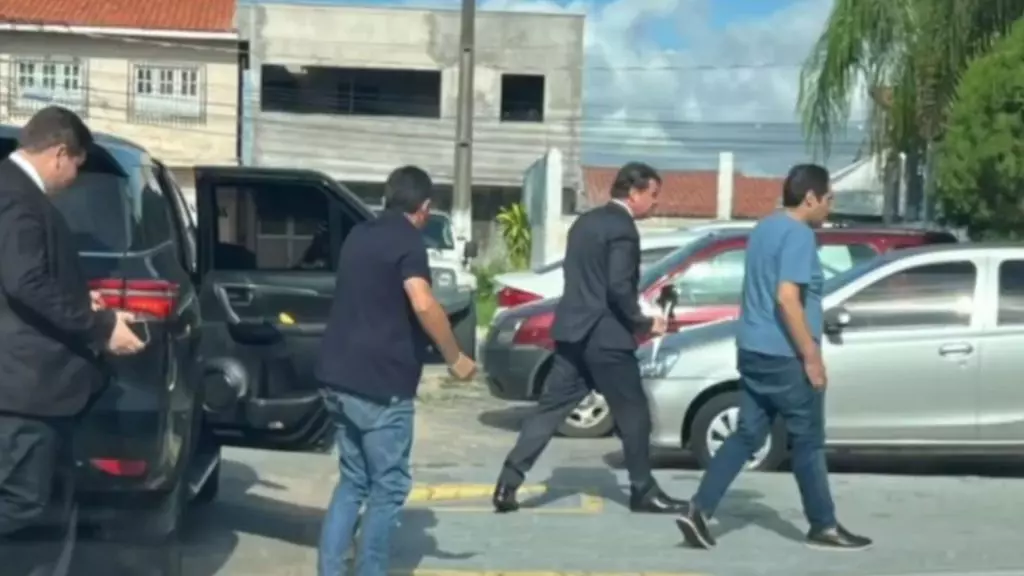 PREFEITO DE IGARAPÉ GRANDE ACUSADO DE MATAR PM EM TRIZIDELA DO VALE SE APRESENTA À POLÍCIA