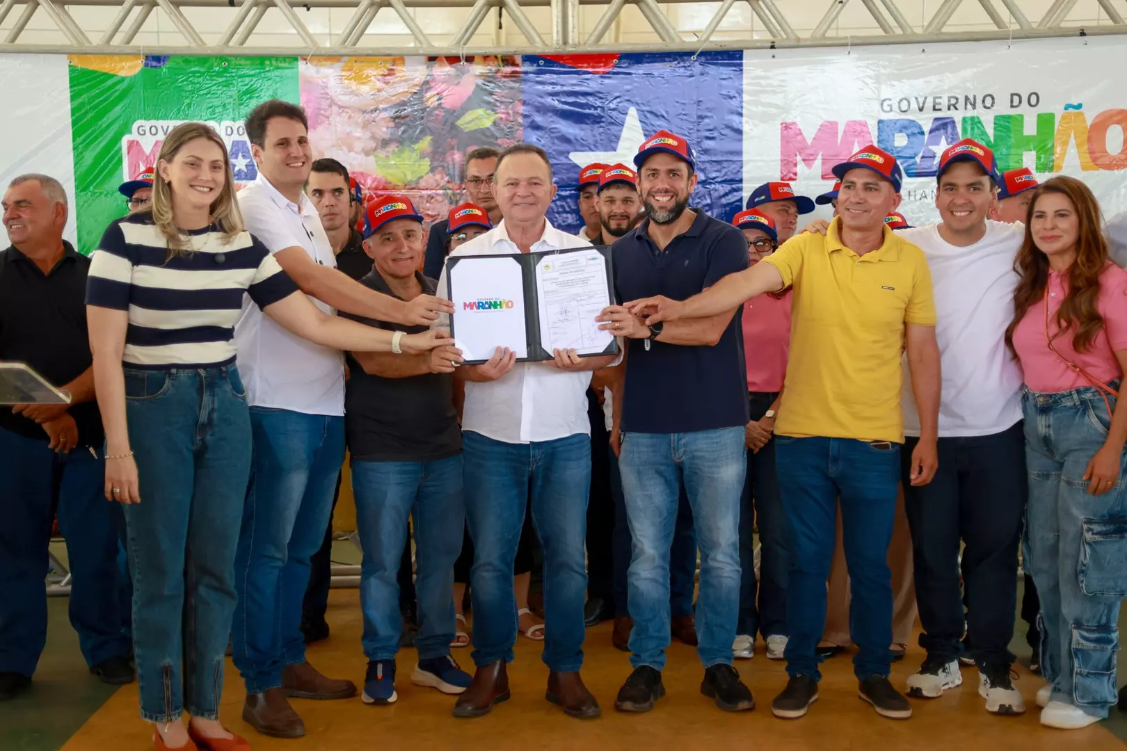 SÃO ROBERTO: GOVERNADOR ANUNCIA ESTAÇÃO TECH, COLÉGIO MILITAR E ENTREGA CARTÕES DE PROGRAMA SOCIAL