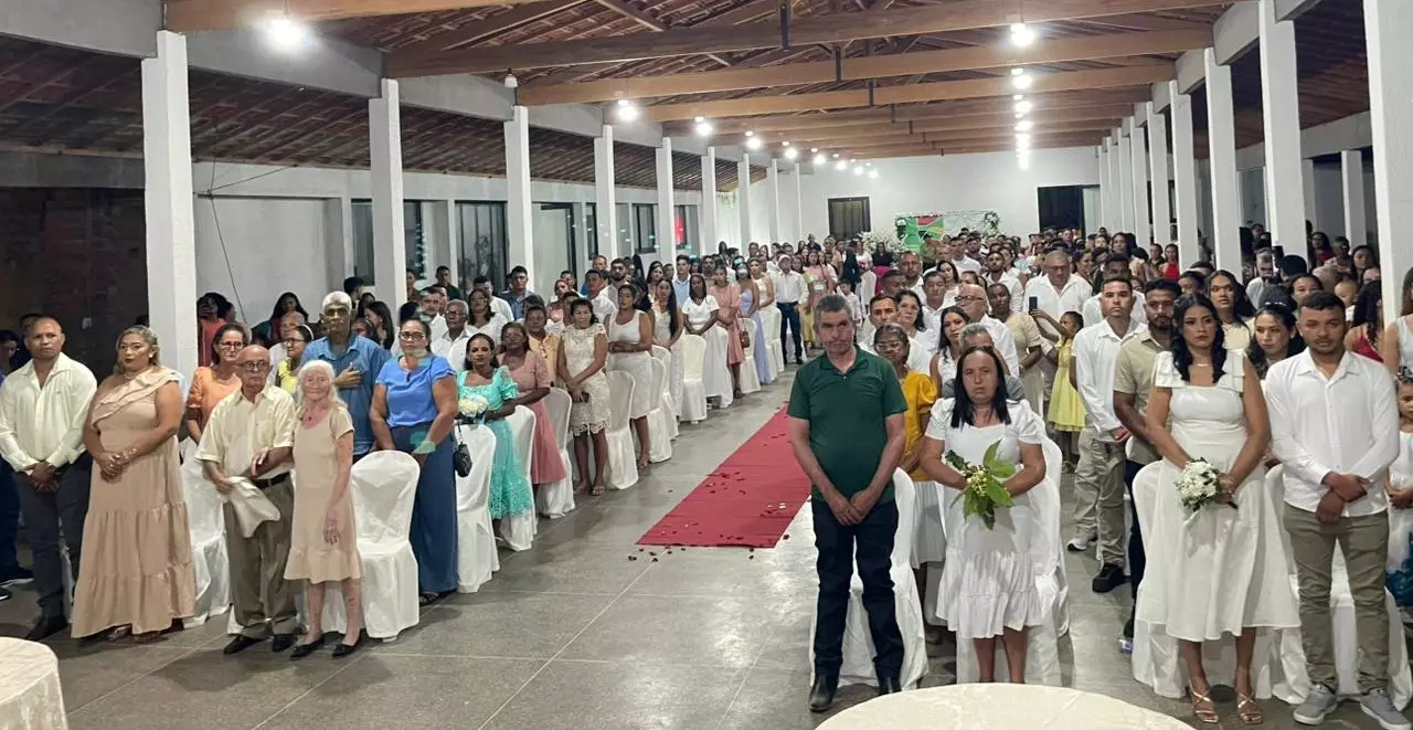 ESPERANTINÓPOLIS: 80 casais oficializam união no programa Casamentos Comunitários