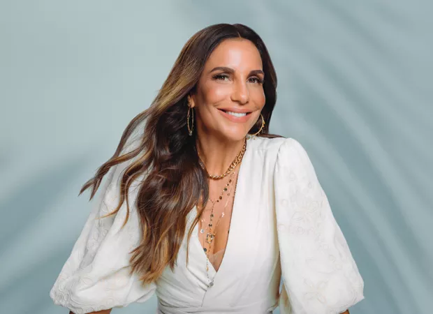 ‘Concordo 100%’, diz Ivete sobre projeto que proíbe celular na escola