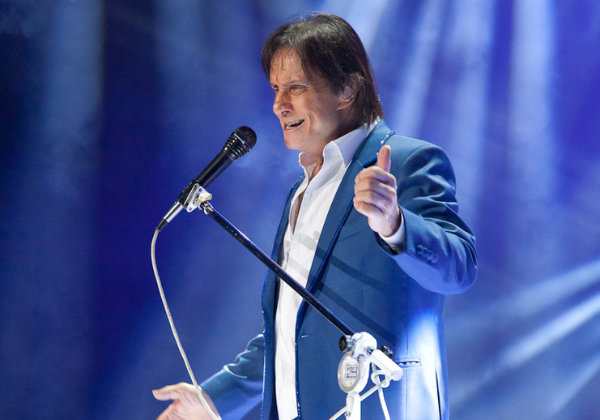 Roberto Carlos fará show gratuito em Salvador; saiba mais
