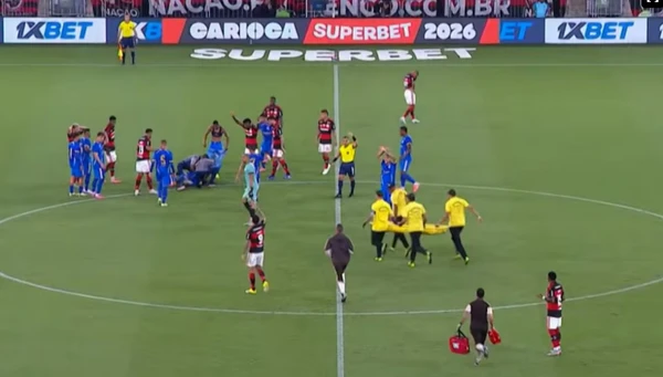 Jogador sofre convulsão durante partida contra o Flamengo