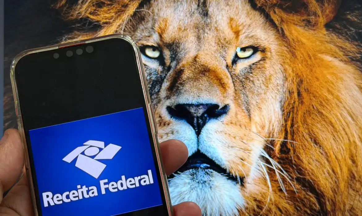 Receita Federal alerta para milhões em restituições não creditadas; entenda