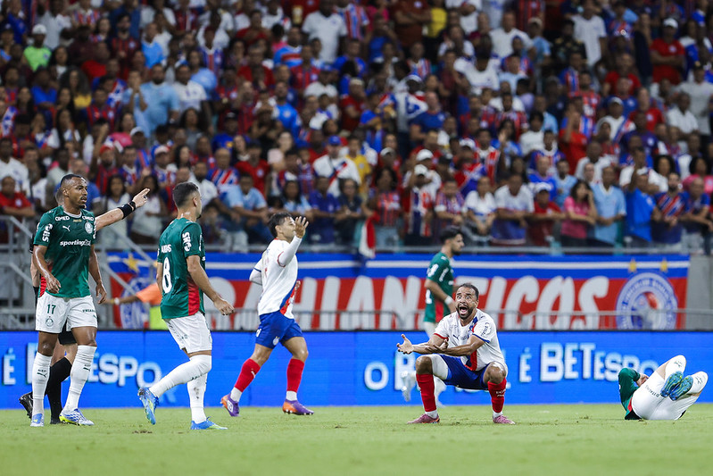 Com arbitragem polêmica, Bahia perde para o Palmeiras por 2 a 1 na Arena Fonte Nova