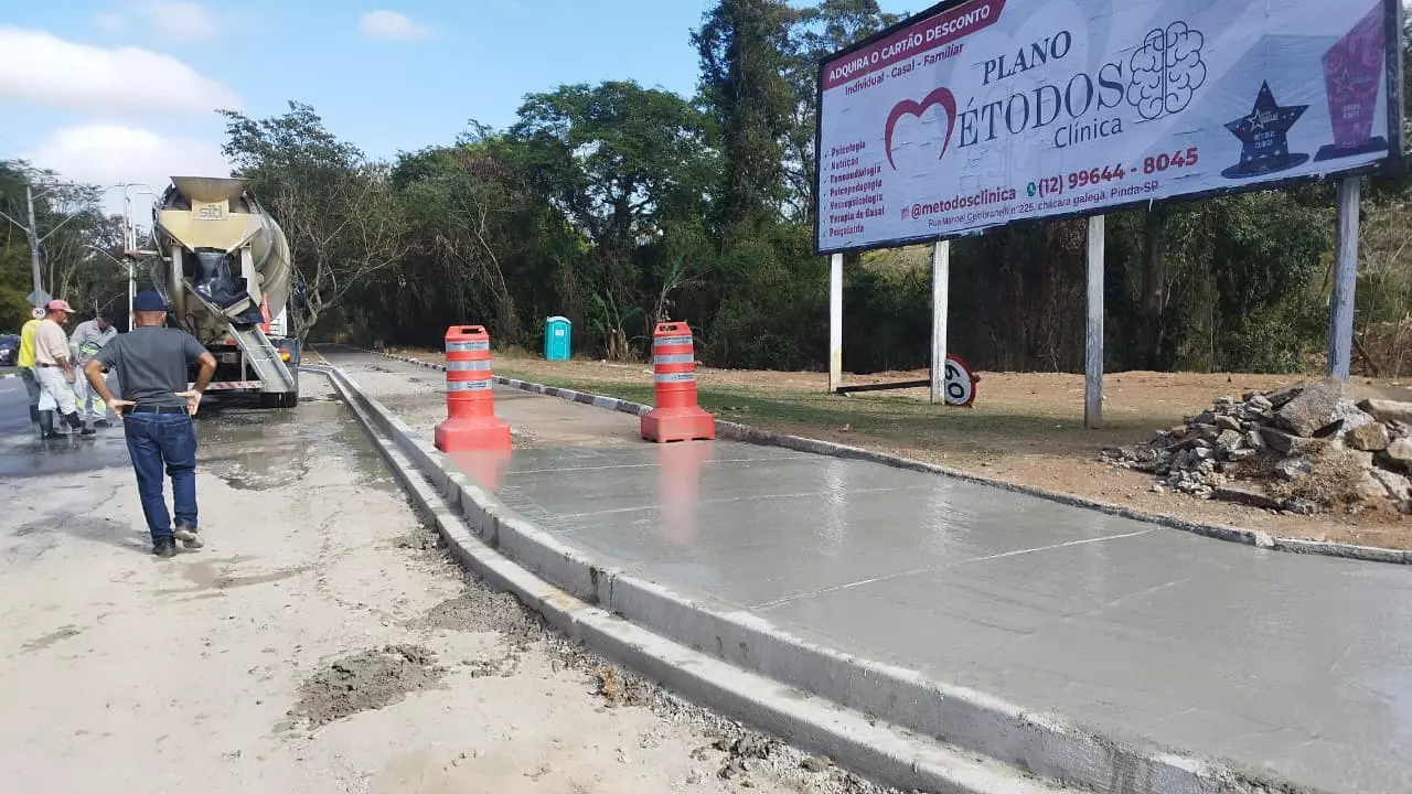 Prefeitura de Pinda implanta ciclovia em rotatória para garantir segurança e fluidez no trânsito