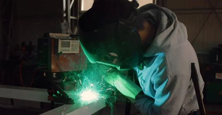Produção industrial brasileira sofre a maior queda em 2024