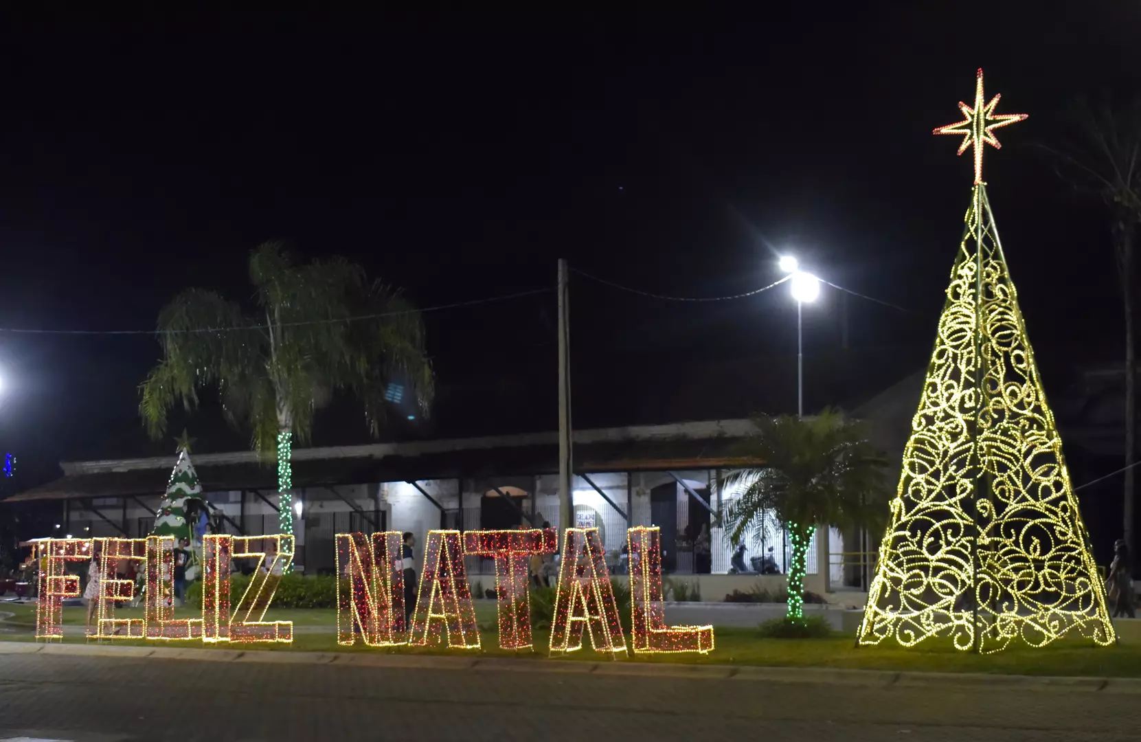 Praça Sete de Setembro Vira Palco: Festival de Música e Natal Mágico em Pinda!