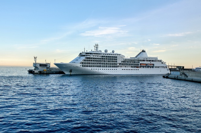 Passageiros de cruzeiro serão indenizados por viagem interrompida no exterior