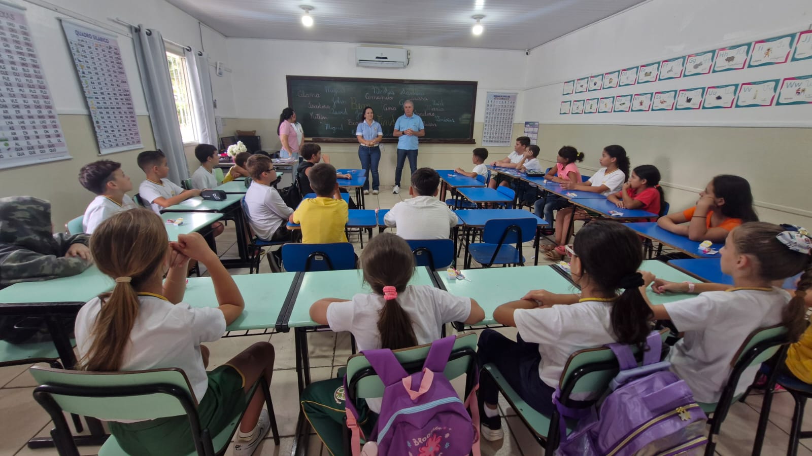 São João do Itaperiú inicia ano letivo com entrega de kits e uniformes escolares