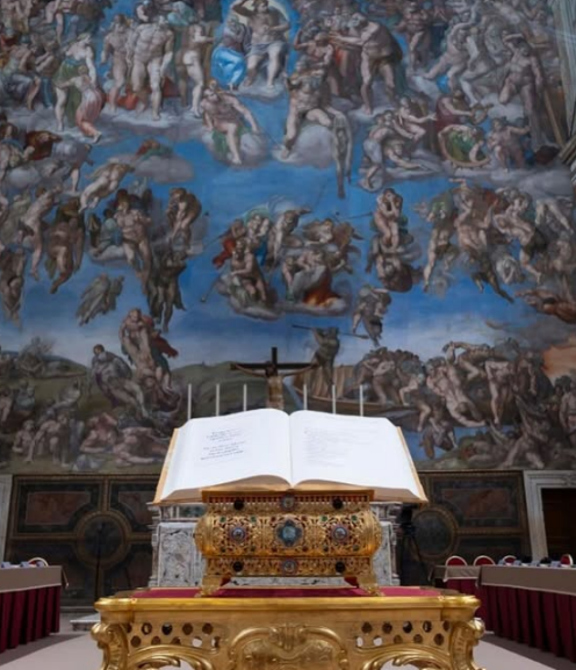 Capela Sistina é preparada para o conclave