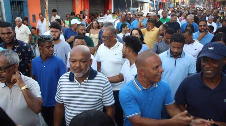 Festa de São Thomaz de Cantuária reúne milhares de fiéis em procissão