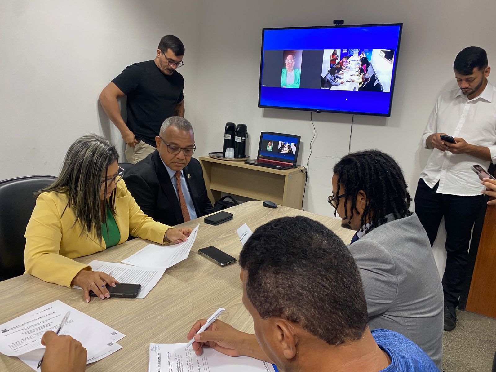 Comissões aprovam projetos que poderão beneficiar mulheres de Camaçari